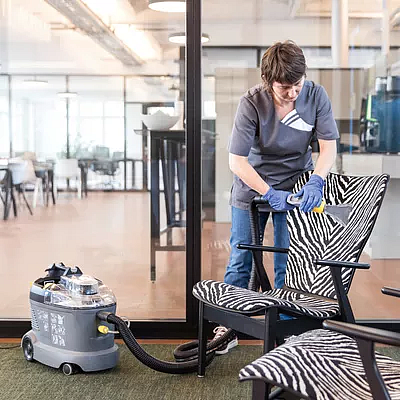 Услуга за почистване на входове